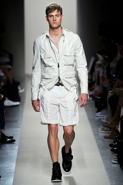Look 14